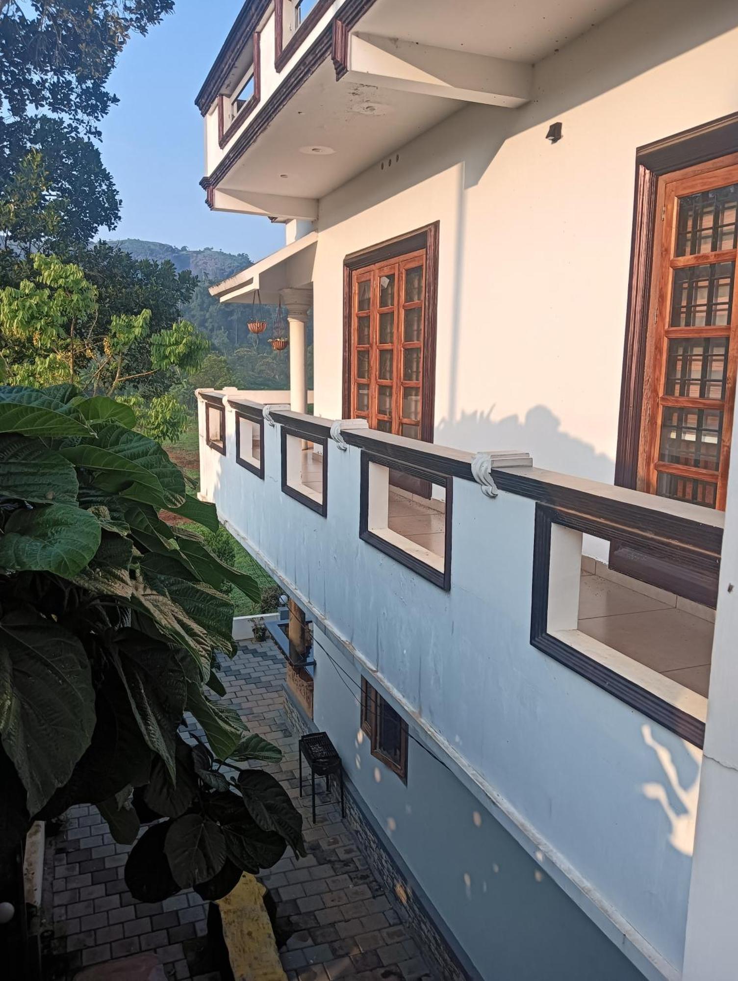 Wild Mist Homestay Munnar Exteriör bild